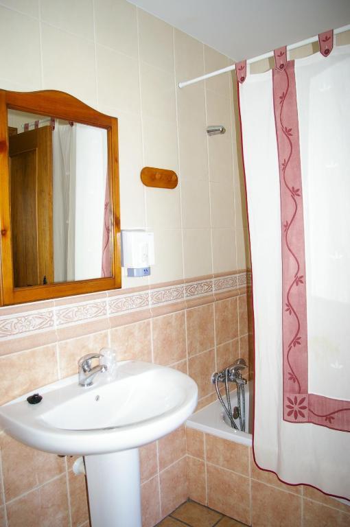 Hosteleria Santa Cruz Santa Cruz de la Serós Pokoj fotografie